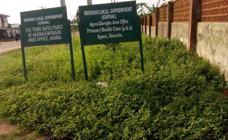 The primary health centre in Agura-Gberigbe, Ikorodu Local Council Development Area: Its veranda overgrown by weeds, the centre looks desolate. The clinic closes as early as 5p.m., meaning it cannot attend to emergencies... Photo: PREMIUM TIMES