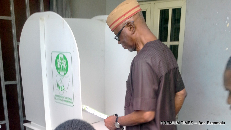 Oyegun casting his vote at the polling unit