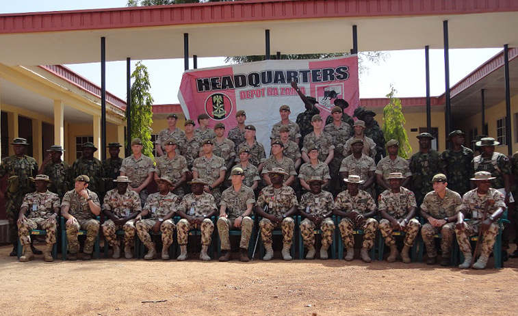 Cross Section of British Military Advisory Training Team (BMATT) and instructors of the Depot, Nigerian Army, Zaria, after Training by BMATT in Zaria, Kaduna State on Wednesday (11/5/17).
02565/10/5/2017/Lawal Mohammed/JAU/NAN