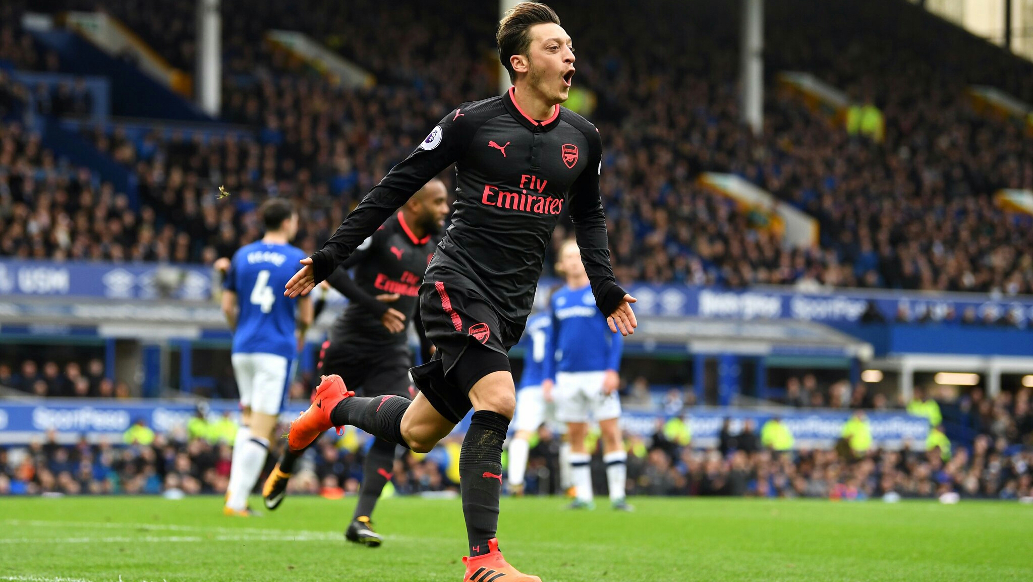 Mesut Ozil celebrates his goal in Arsenal's win against Everton