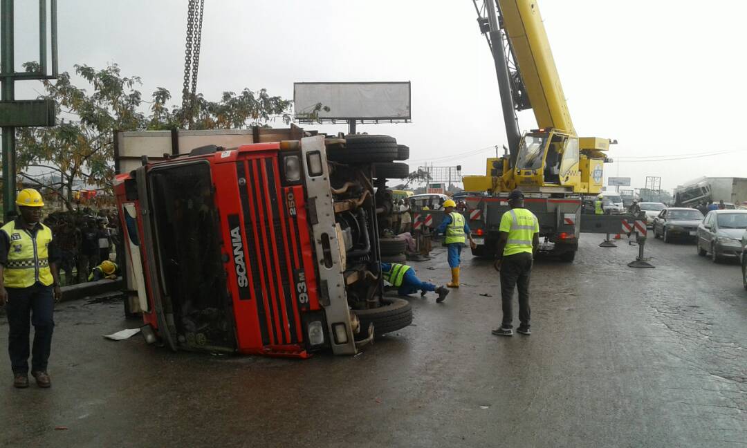 Scene of the crash at Kara, Lagos-ibadan exp. on Thursday. [Photo credit: Olawoyin Oladeinde]