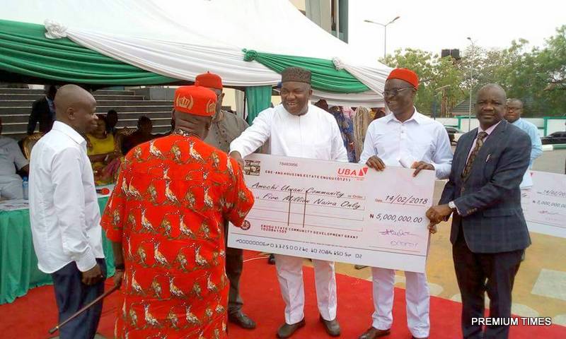 Enugu Governor Ugwuanyi disburses N2.25 billion to 450 autonomous communities for development projects