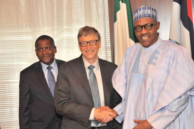 President Buhari and Bill Gates exchange handshakes at Aso Rock. Aliko Dangote in the background (Logbaby). [Photo credit: Pulse.ng]