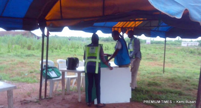 6.56a.m. Corps members setting up at Alajue 2 PU, ward 5, Ede South