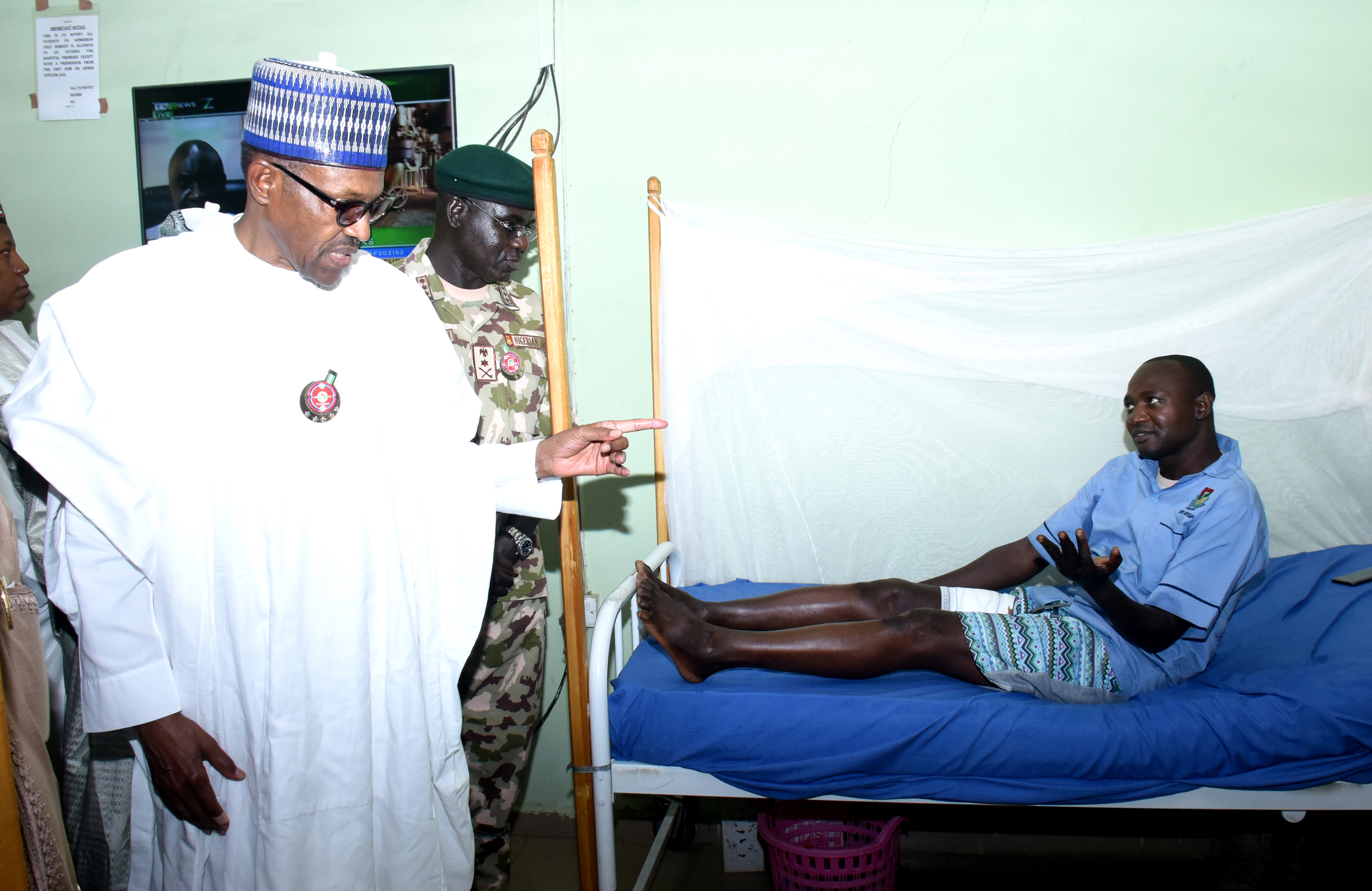 President Buhari visits wounded soldiers at Maimalari Military Cantonment Hospital in Maiduguri
