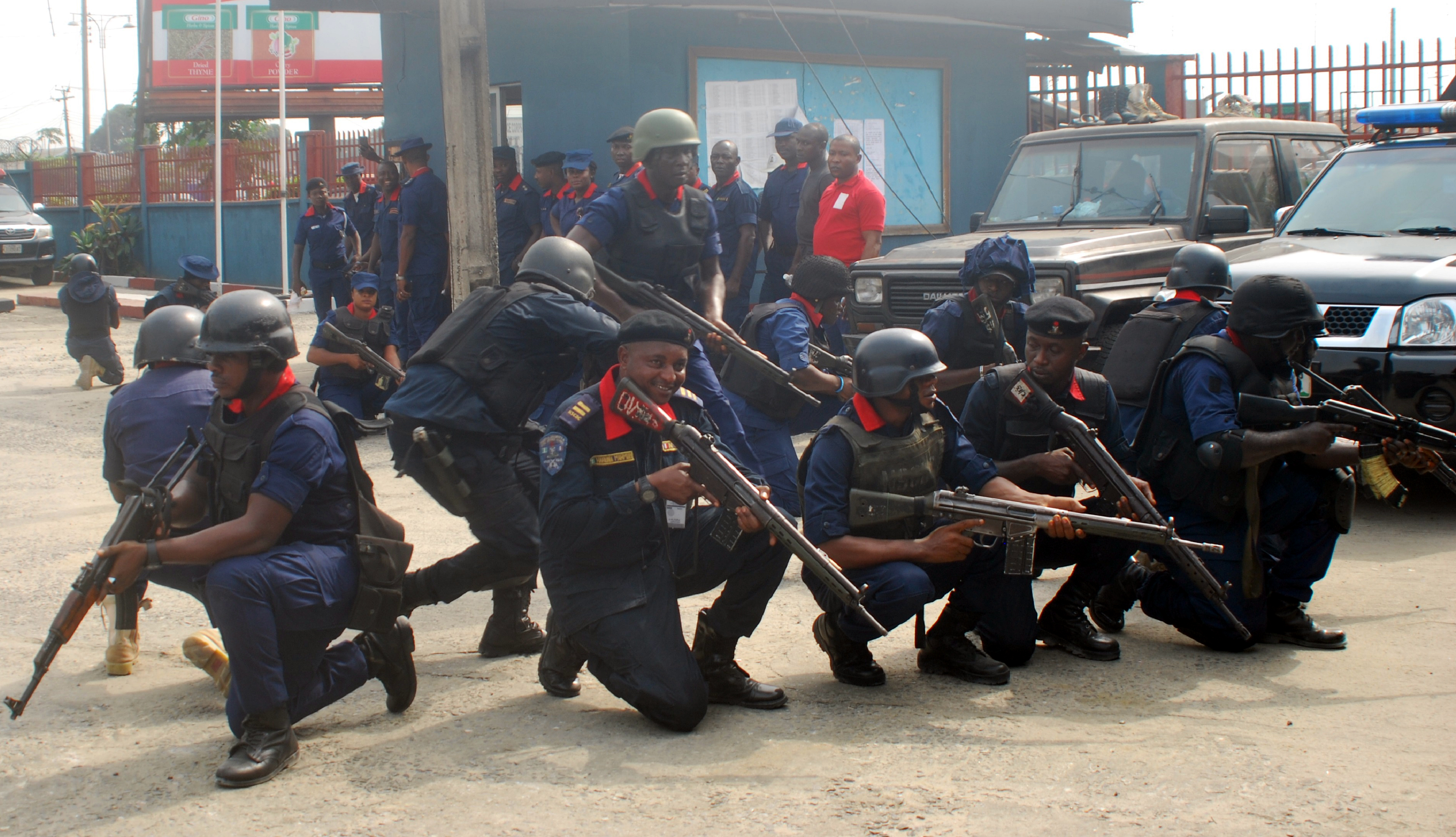 FILE PHOTO: Nigeria Security and Civil Defence Corps (NSCDC) personnel training in preparation for the 2019 General Elections in Port Harcourt on Monday (18/2/19). NSCDC have deployed 60,000 personnel nationwide for the elections. 01489/19/2/2019/Chidi Ohalete/BJO/NAN