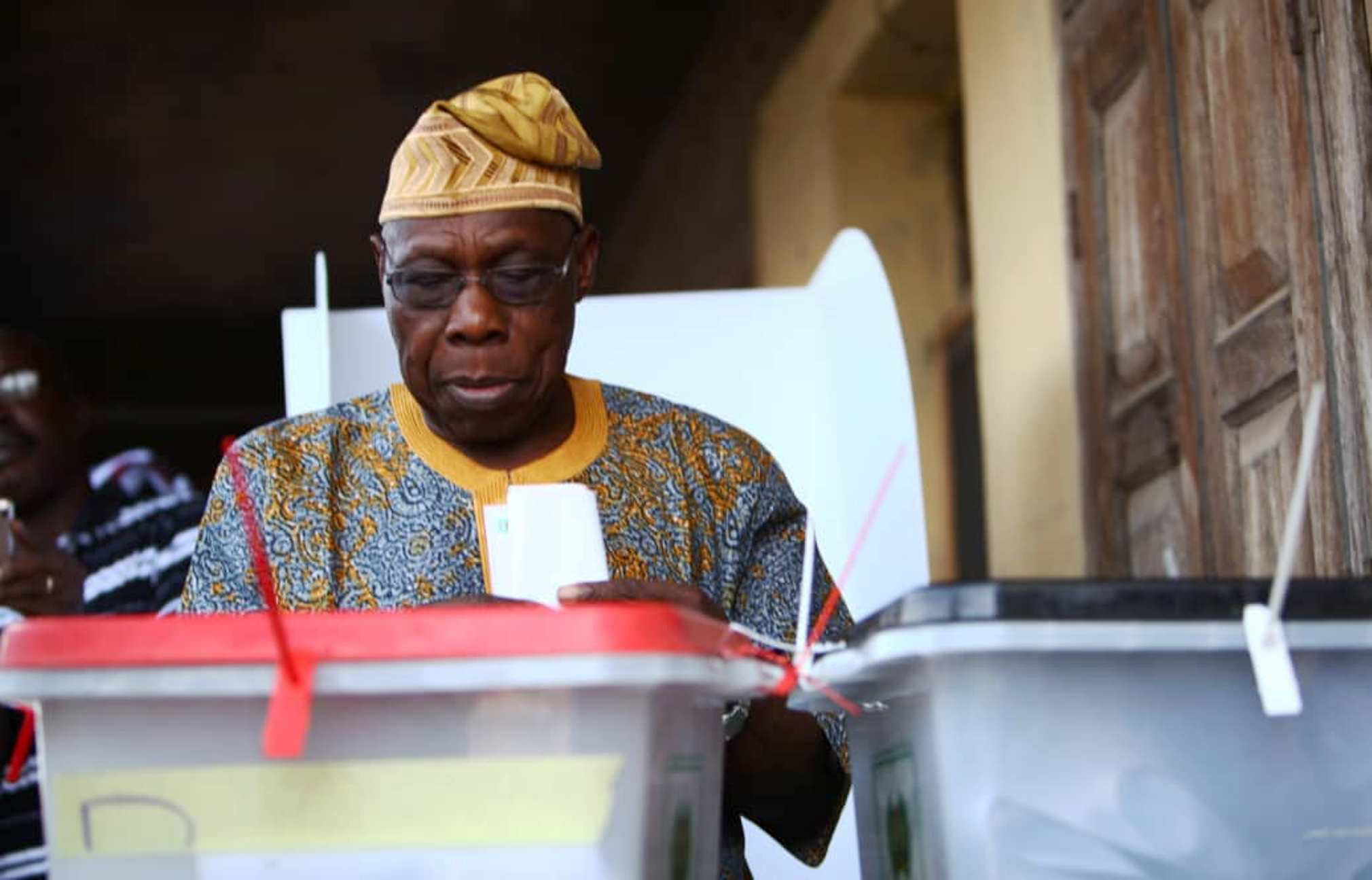 Former President Olusegun Obasanjo casting his ballot at Ward 11, Unit 022, Olusomi Compound, Totoro/Sokori, in Abeokuta on Saturday (9/3/19). 02033/9/3/2019/Babatunde Atolagbe/BJO/NAN
