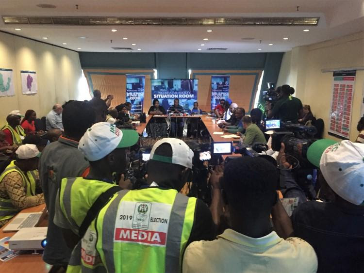 Journalists in Abuja gather on March 9 during Nigeria's gubernatorial and state assembly elections to report on a press briefing at the Civil Society Situation Room, which collected information from thousands of election observers, including on attacks against the press. (Jonathan Rozen/CPJ)