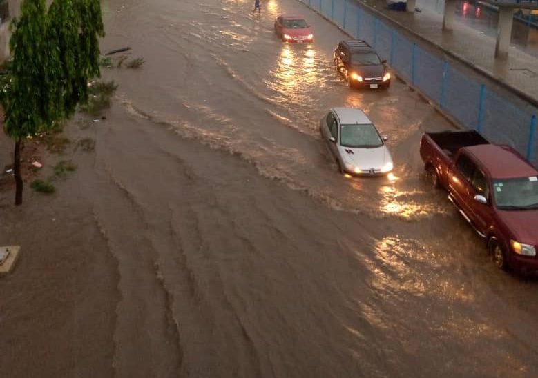 Ikeja Along: Lagos residents battle flood after heavy downpour [PHOTO CREDIT: Premium Times]