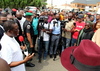 Delta Governor, Senator Dr. Ifeanyi Okowa (left), addressing #End SARS protesters in Government House gate, Asaba. Tuesday 13/10/20 .PIX: BRIPIN ENARUSAI