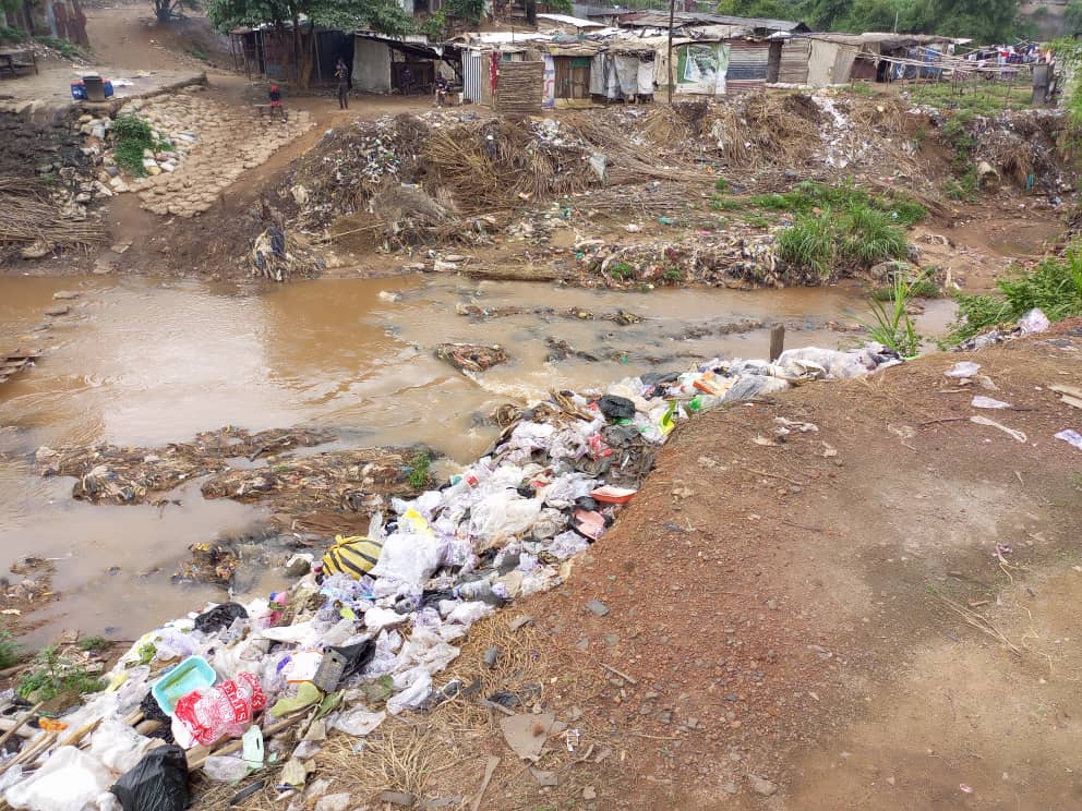 The floodwater drench in Enugu Artisan market believed to be source of the cholera outbreak