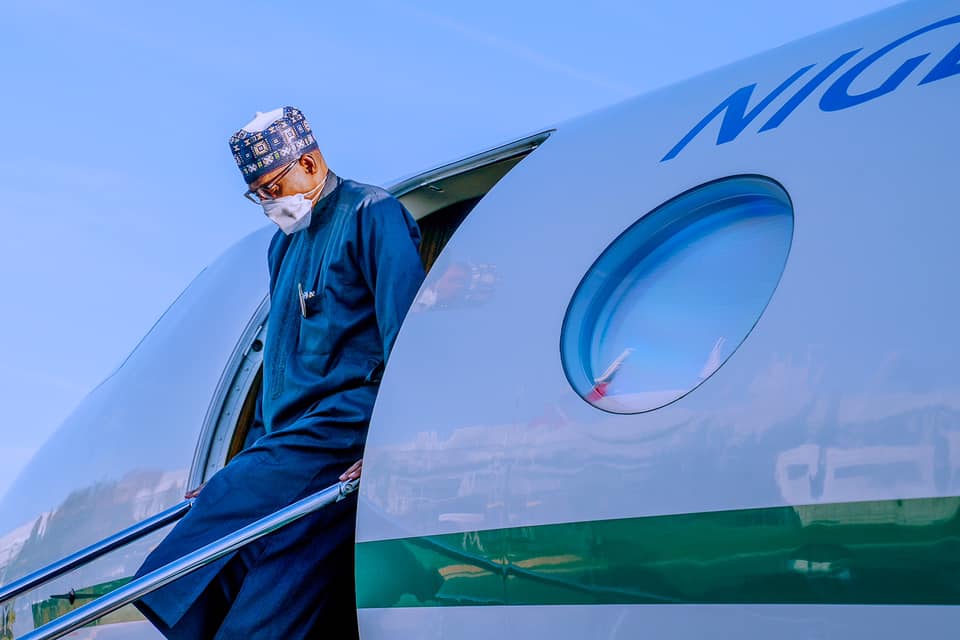 Photo of Buhari avance alors que le Nigeria tient un sommet sur l’investissement et la sécurité à Paris