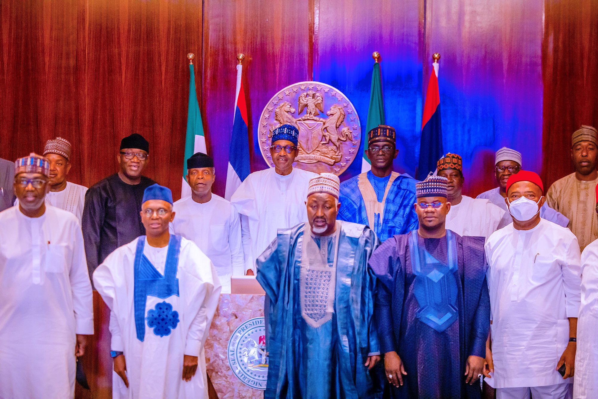 Pictures from President  @MBuhari  meeting with members of the Progressive Governors’ Forum led by the Chairman of the Forum Gov. Atiku Bagudu of Kebbi State. [PHOTO CREDIT: Bashir Ahmad]