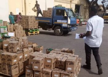 Suspect Eddy Sarpong loading suspected unwholesome goods at the Fareast Warehouse
