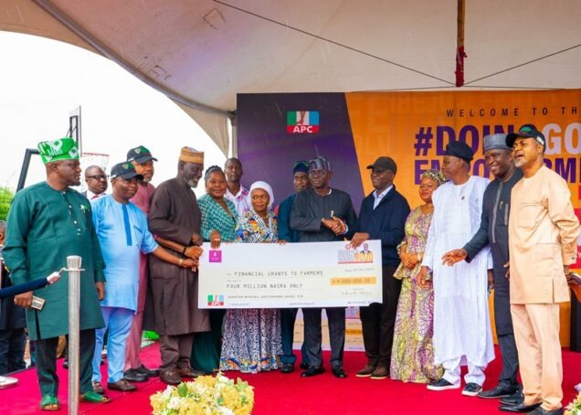Mr Abiru gave ₦20,000 grant to 200 farmers