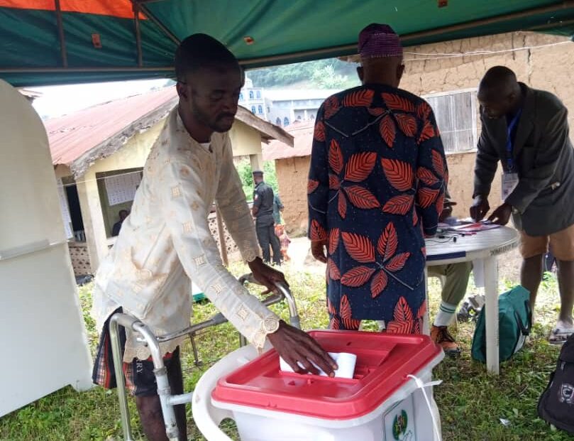 #OsunDecides2022: A physically challenged man casting his vote