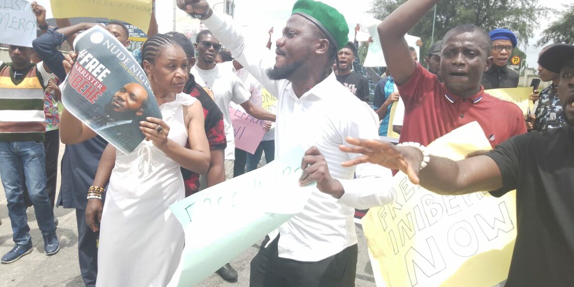 Groups in Uyo protesting the jailing of rights lawyer, Inibehe Effiong