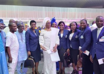 Daughter of the deceased and former UNILAG Acting VC, Folasade Ogunsola, with management and staff of the university.