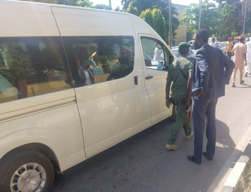 Nigeria: EFCC raids black market forex offices as Naira falls rapidly An Anti-graft Agency Official seen standing close to a stationed vehicle