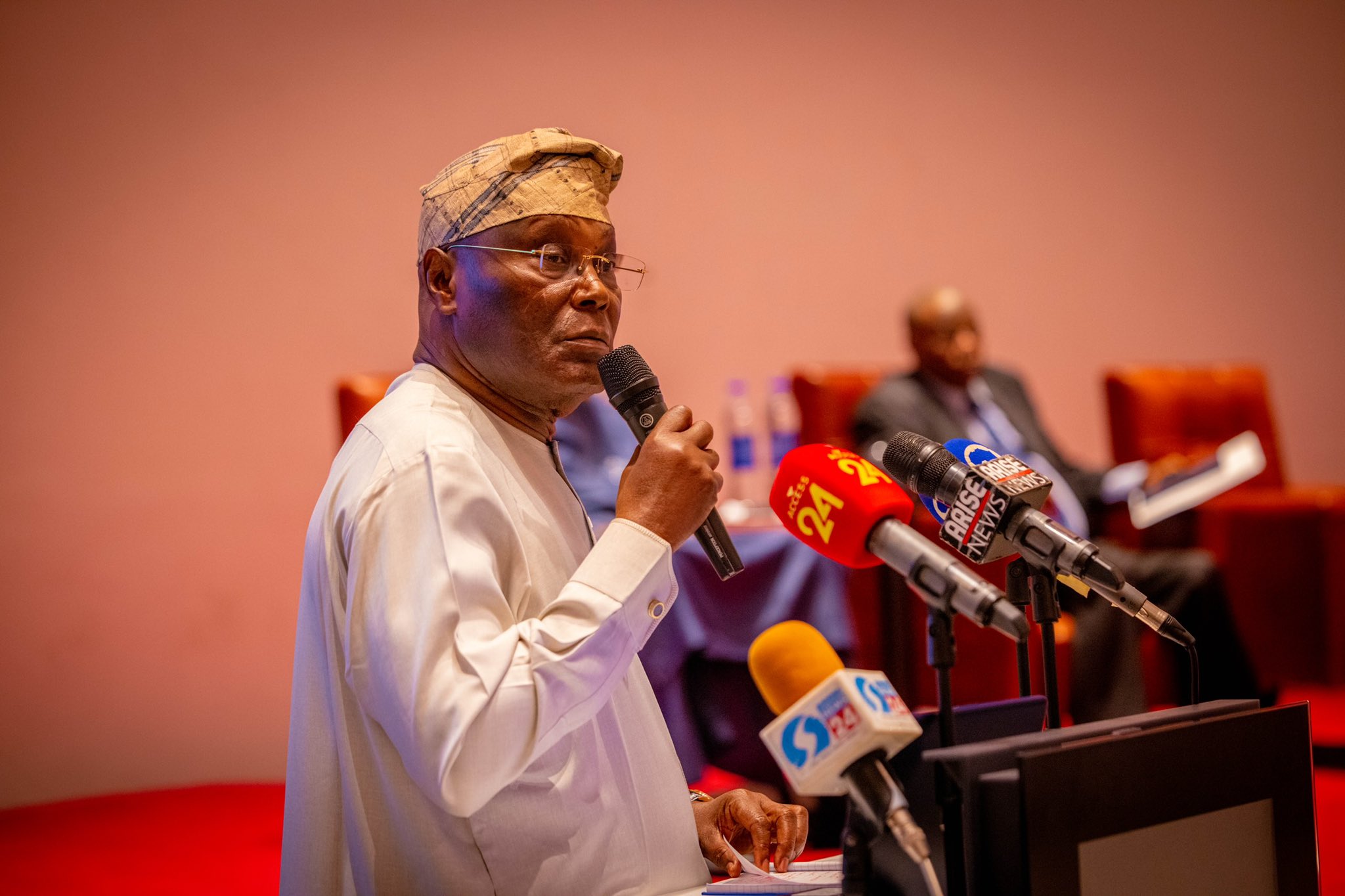 Presidential candidate of the Peoples Democratic Party (PDP), Atiku Abubakar meets the Nigerian Guild of Editors