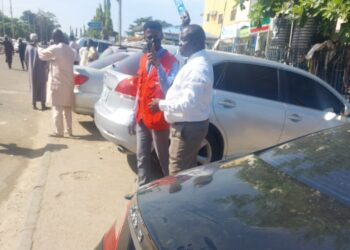 BDC operators besiege prospective customers at Wuse Zone 4 in Abuja on Tuesday.
