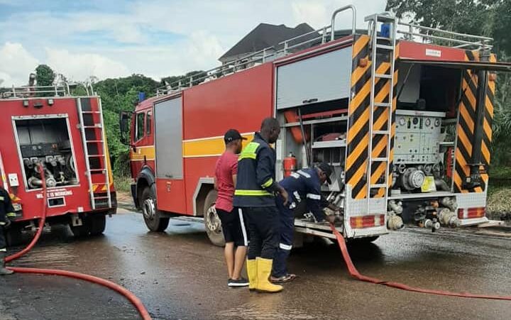 Angry mob attack fire fighters in Anambra - Vimarsana News