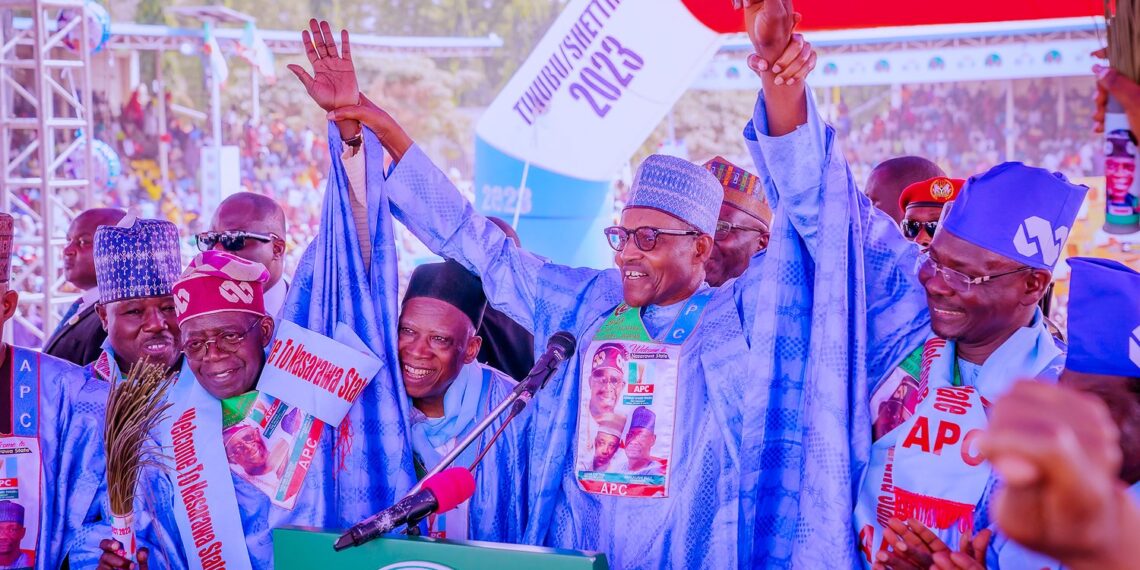 President Muhammadu Buhari campaigning for Bola Ahmed Tinubu in :afia, Nasarawa state. [PHOTO CREDIT: Twitter handle of Bashir Ahmad]