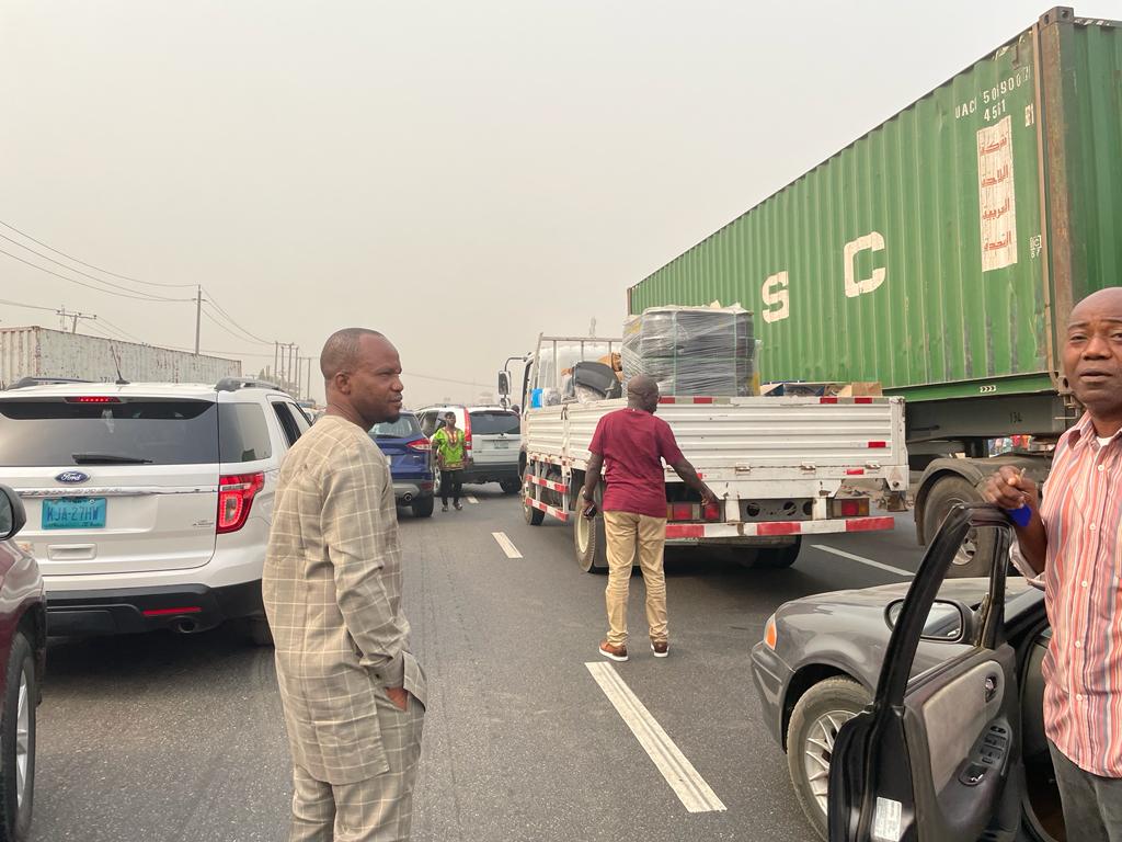 As of 11 a.m. on Friday, many vehicles could neither move forward on the Lagos-Ibadan expressway nor return to Lagos as many barricades were set on the road, even as security operatives tried to disperse the rioters.