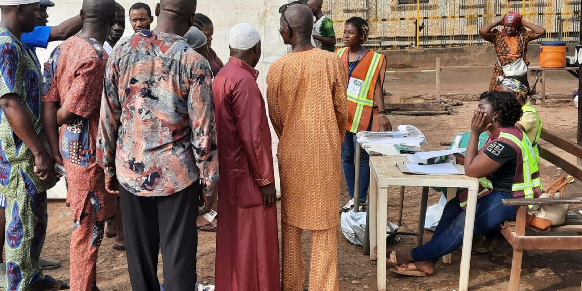 9:22am: Voters line up for accreditation at Itanla/Itumekun PU, Aga/Ijimu Ward, Ikorodu  Lagos. Picture used to illustrate the story