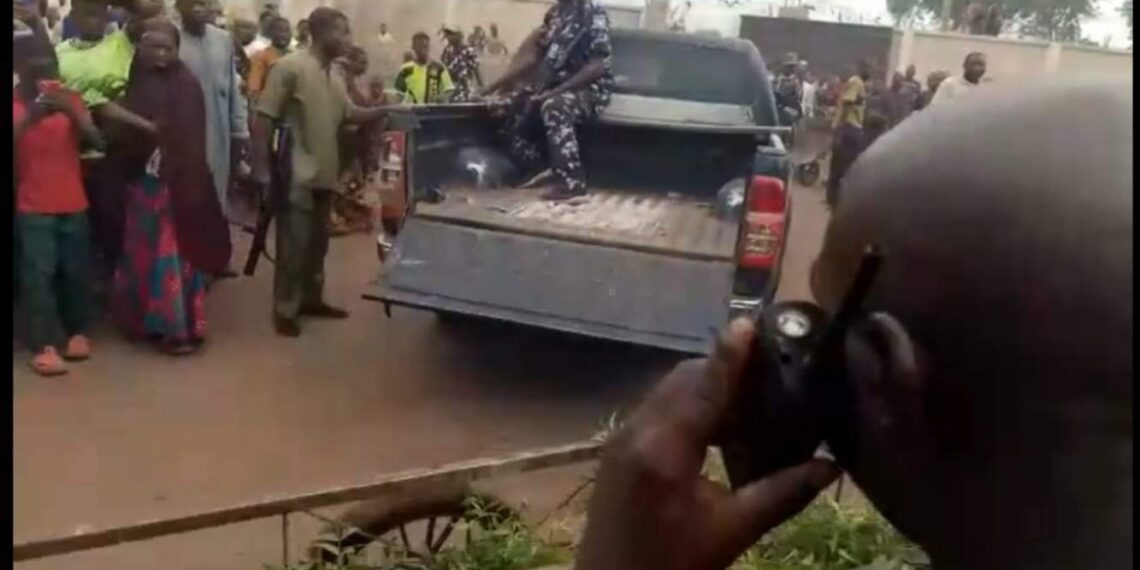 Sokoto Police evacuating the deceased