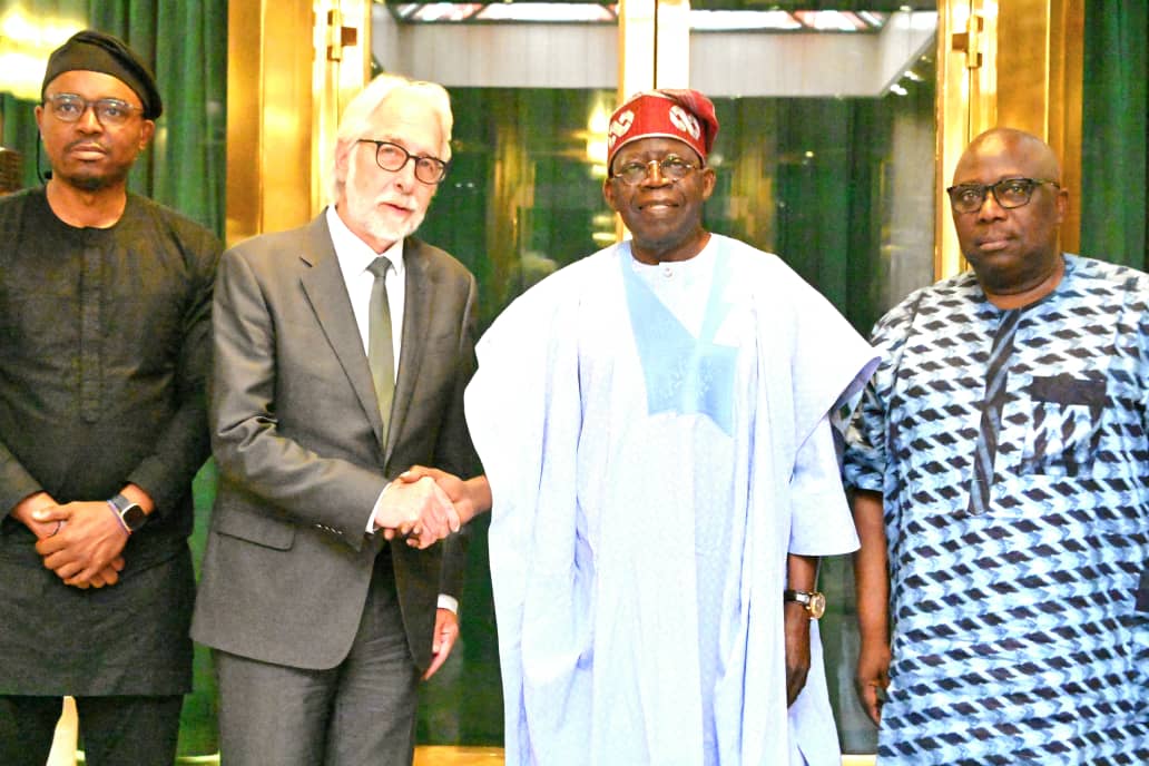 President Bola Tinubu receives Google Global Vice President, USA, Richard Gingras. With them are Google's Government Affairs & Public Policy Manager, Mr Adewolu Adene, and Publisher of Premium Times, Mr. Dapo Olorunyomi.