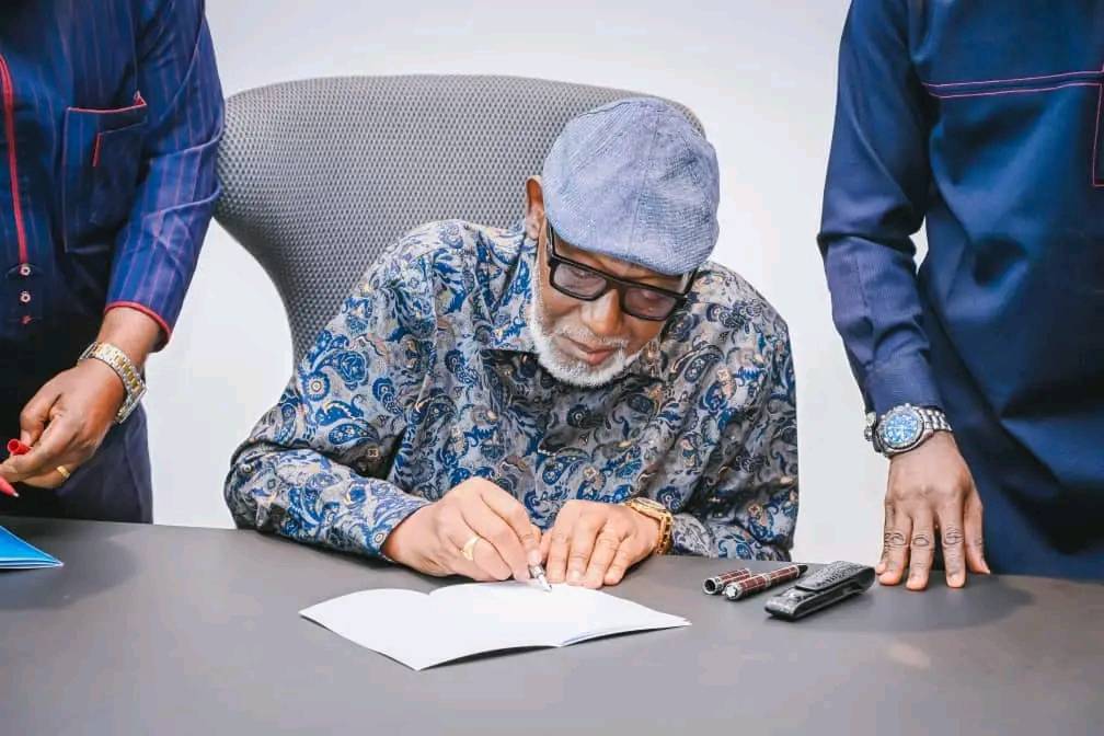 Governor of Ondo state, Rotimi Akeredolu signed into law the bill creating 33 Local Council Development Areas (LCDAs) in the state.