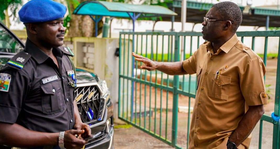 Edo state deputy governor, Philip Shaibu was prevented from acessing the premises of the state's government House in Benin City [PHOTO: @MobilePunch]
