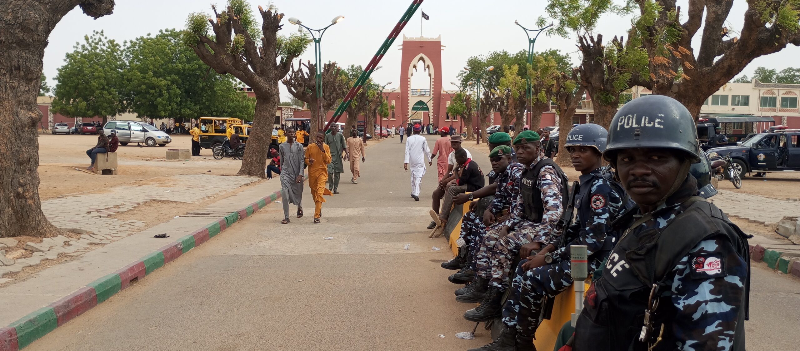 Tension in Kano as rival supporters besiege emir's palace - Vimarsana News