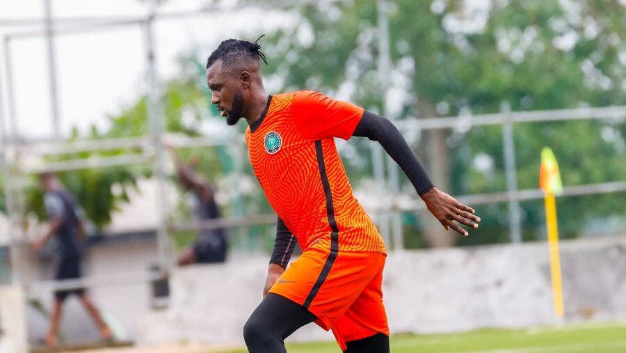 “We won’t give up” — Shooting Stars goalkeeper Mustapha Lawal speaks ahead of Rivers United clash