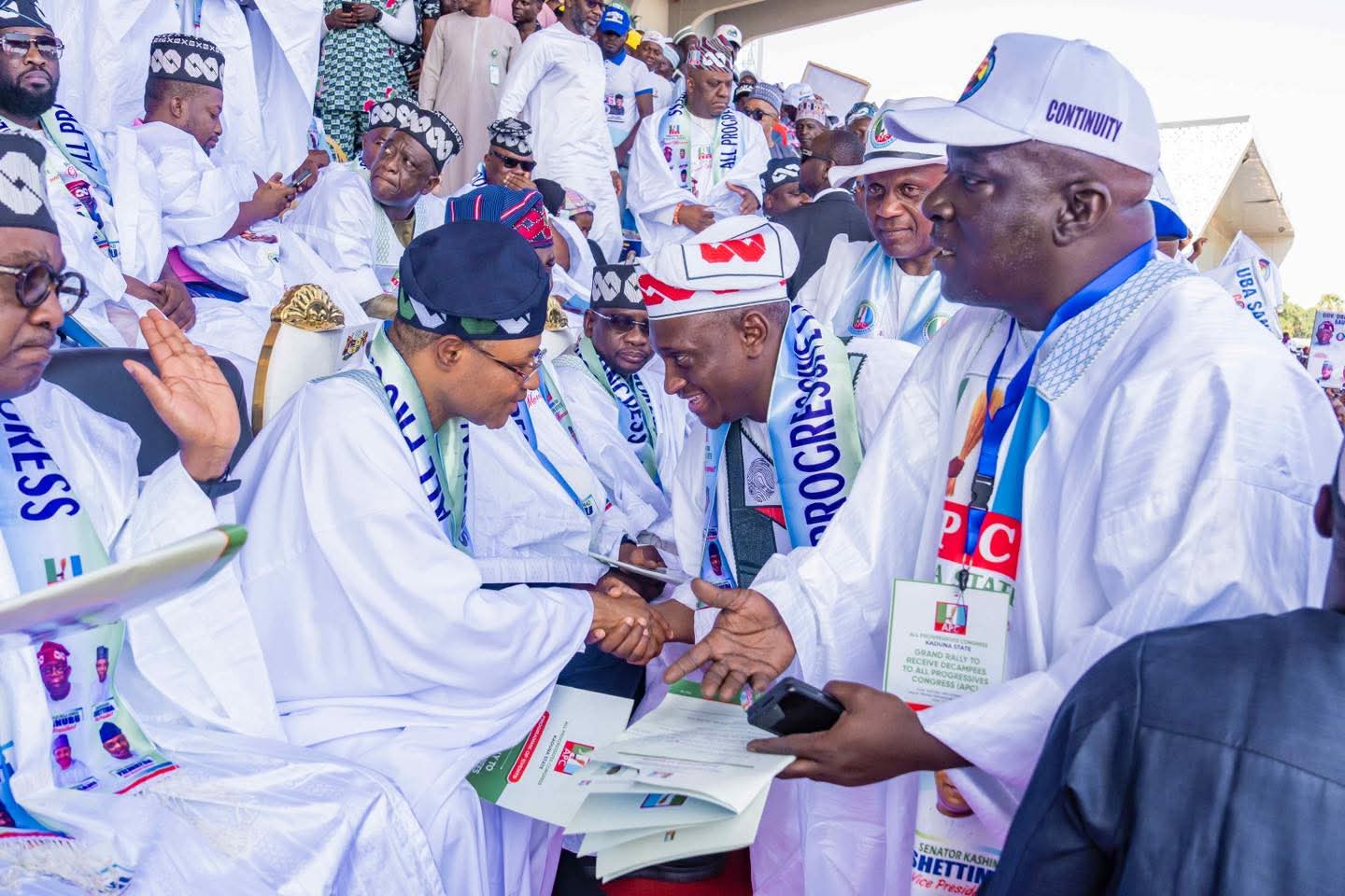 12 opposition lawmakers join APC in Kaduna