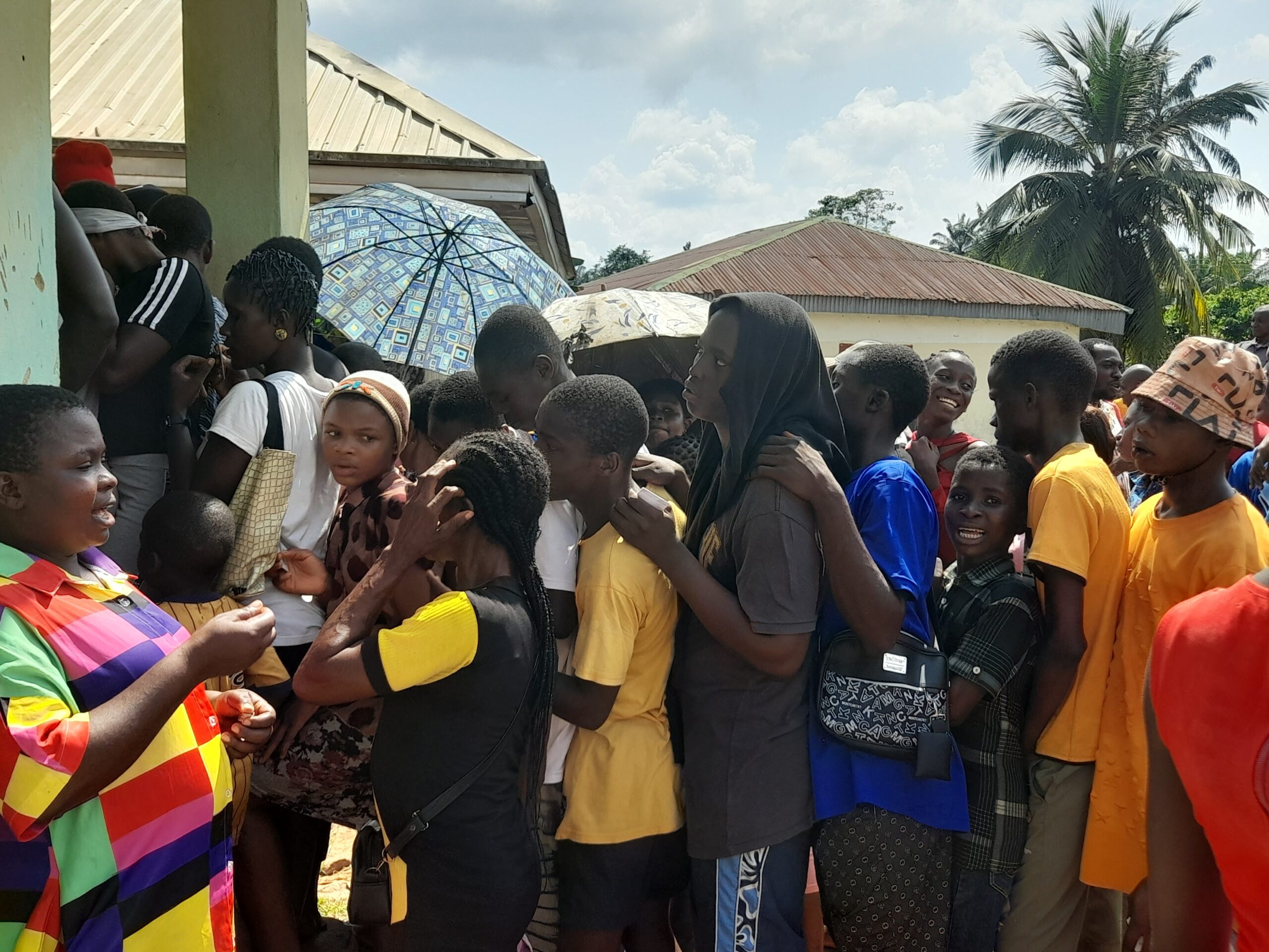 #AnambraDecides2025: Suspected underage voters spotted on queues
