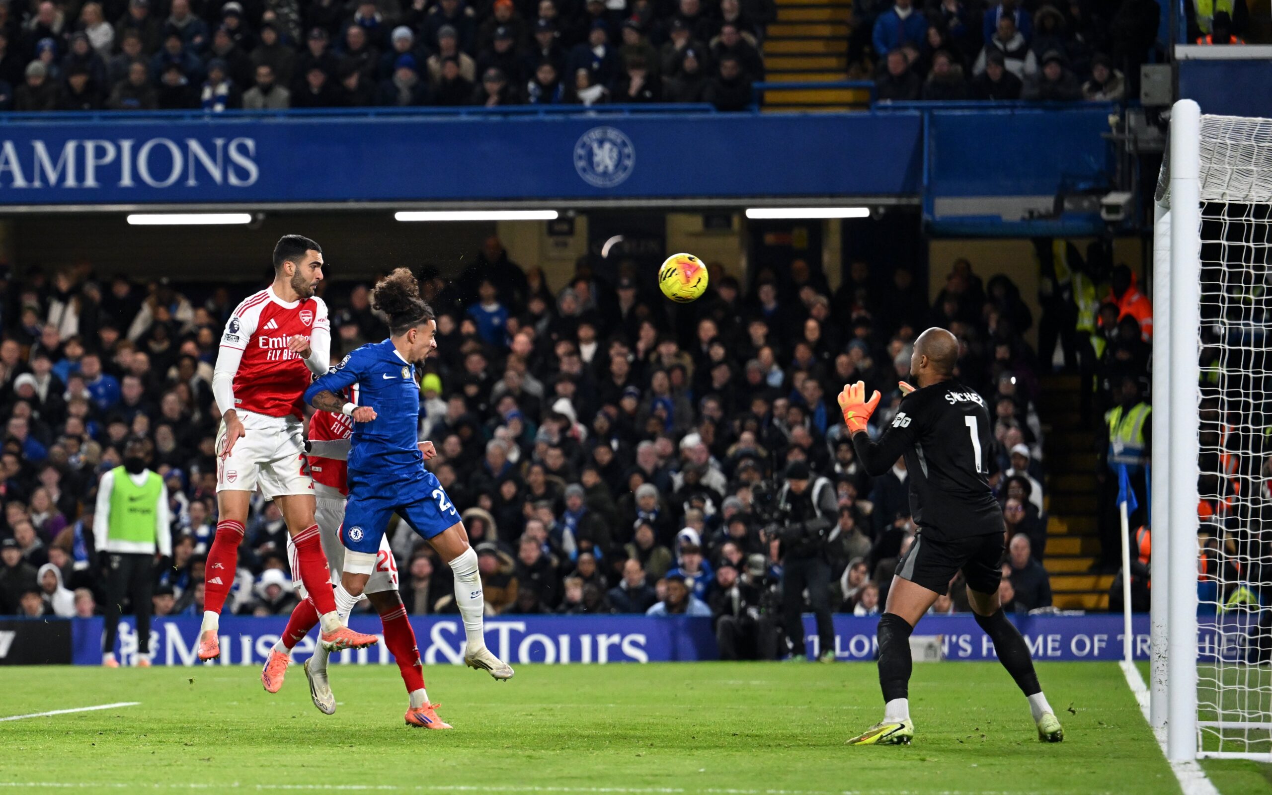EPL Roundup: 10-man Chelsea hold Arsenal as Liverpool return to winning ways