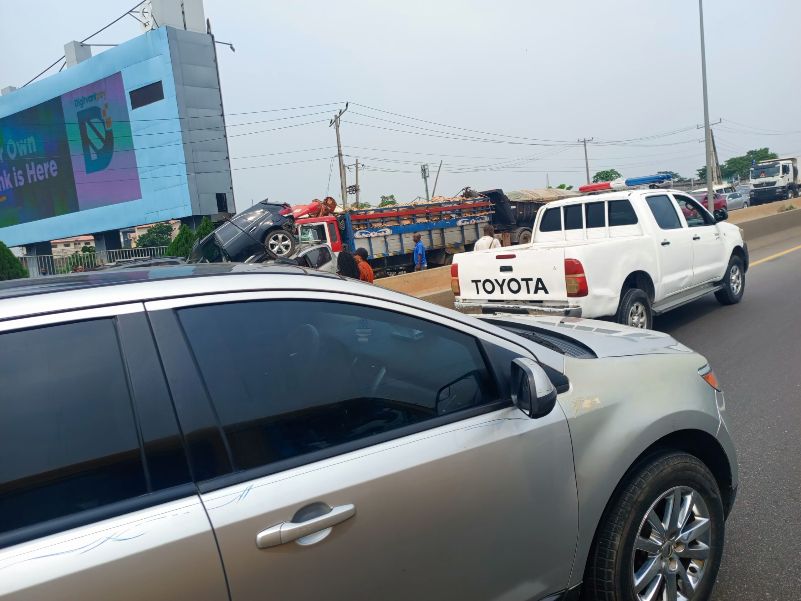 Tomato-laden truck rams into vehicles on Otedola Bridge