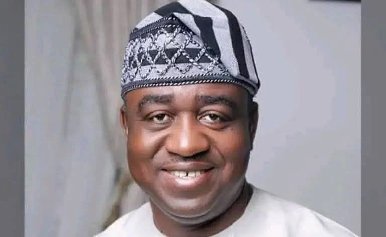 Ex-Benue gov joins APC, picks membership card