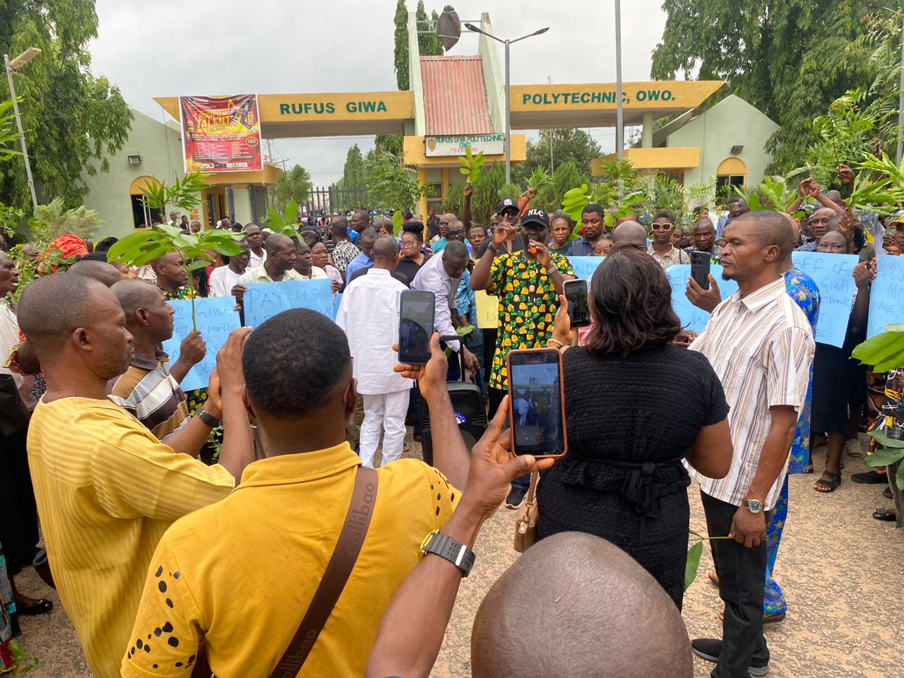 ‎Ondo Poly workers protest unpaid minimum wage, disrupt academic activities