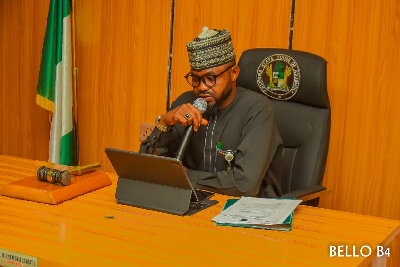 Zamfara speaker, 12 PDP lawmakers defect to APC