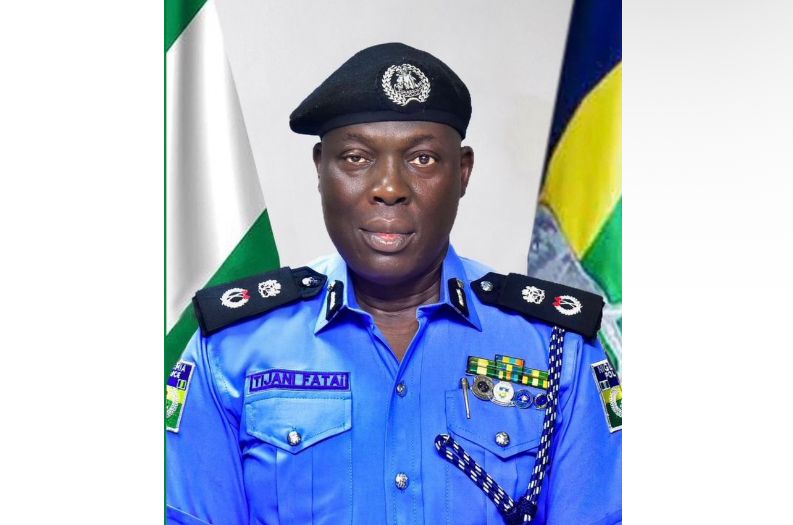 Lagos police arrest three suspected armed robbers, recover weapons, motorcycle