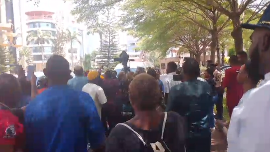BREAKING: At Abuja court, angry youths block SSS from whisking away ‘Justice Crack’