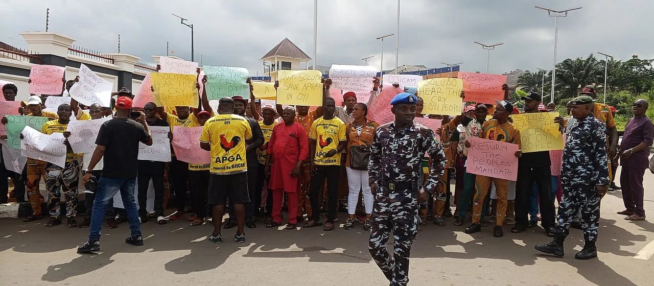 2027: Constituents protest outcome of APGA primary election in Anambra