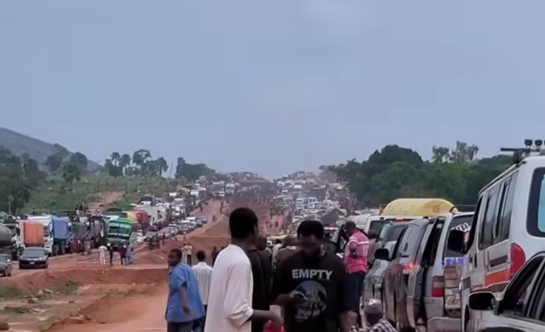 Eid-el-Kabir: Travellers trapped in Abuja-Kaduna highway gridlock