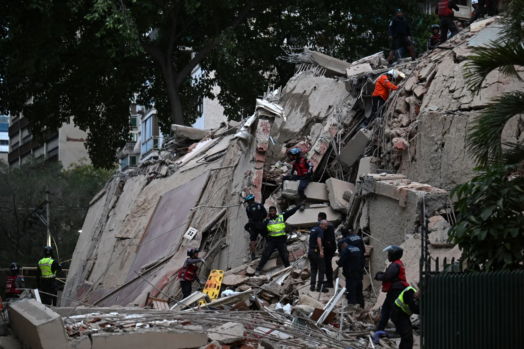 Venezuela Earthquakes Kill 32, Injure 700; State of Emergency Declared