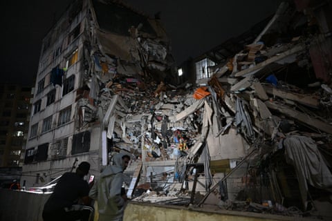 32 killed, 700 injured in Venezuela twin earthquakes