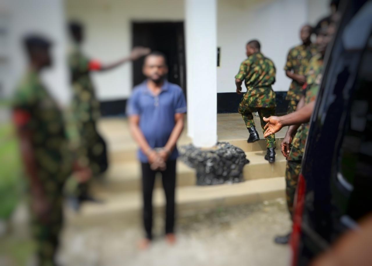 Navy hands over suspected militant to SSS