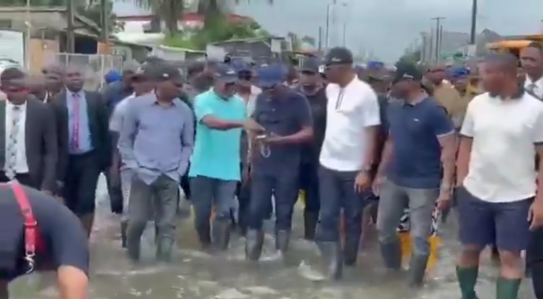 Sanwo-Olu, officials visit flood-hit Lagos communities, reassures residents